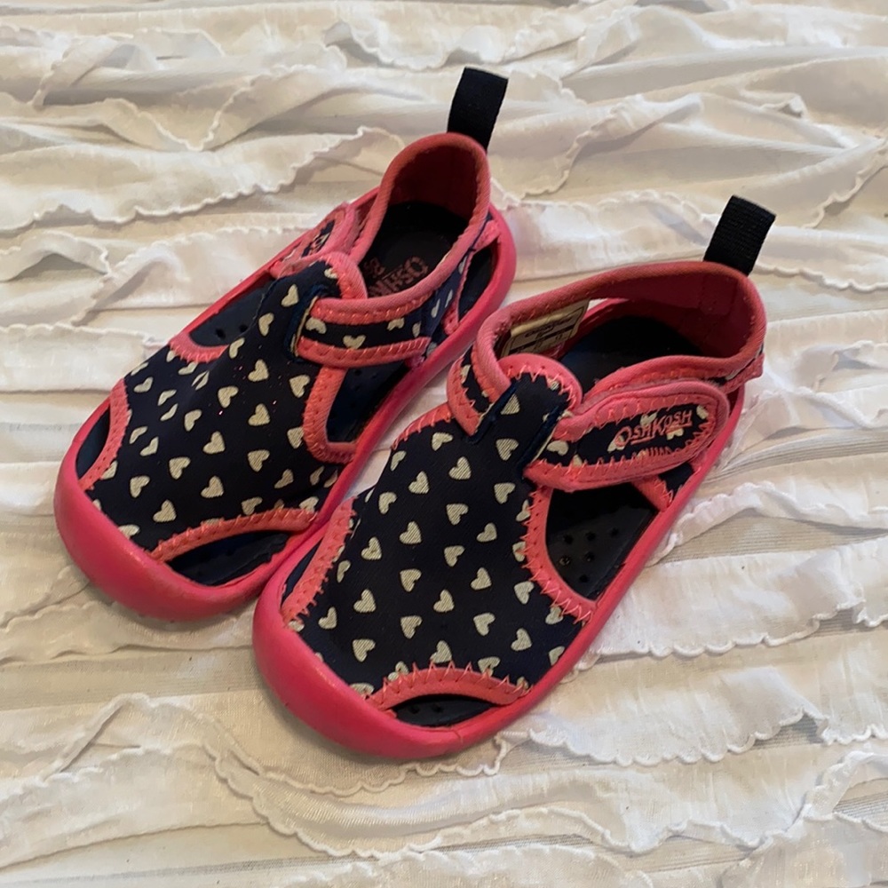 OshKosh water shoes